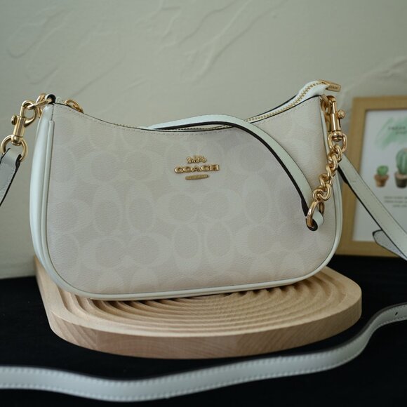 Coach Teri Shoulder Bag In Signature Canvas - Picture 6 of 7